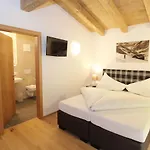 In By Lift & Slopes Chalet Saalbach-Hinterglemm